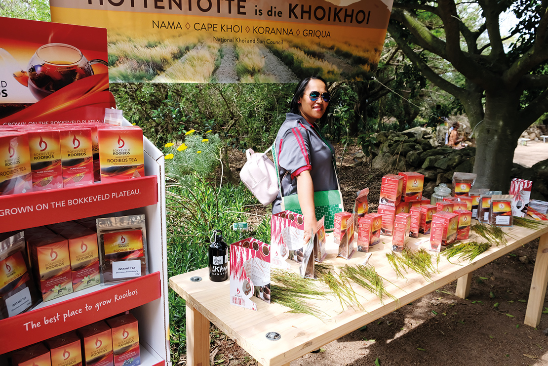 Selling rooibos tea produced by the Khoi-San. Credit: Ivan Vaalbooi.